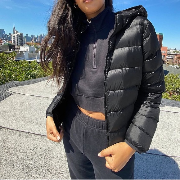 Black mini puffer aritzia - Picture 1 of 3